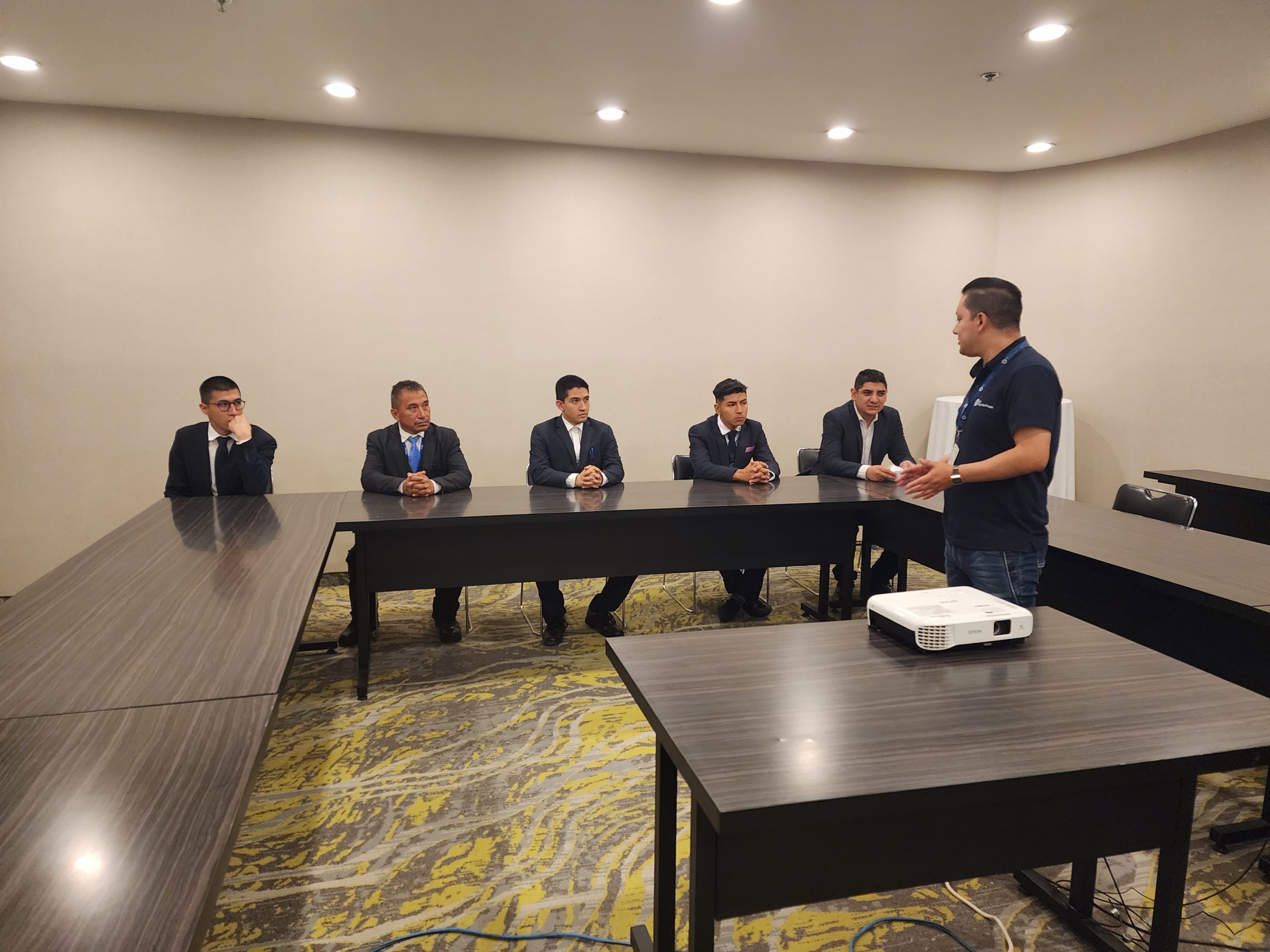 Guardias Intramuros: Su Rol Clave en la Seguridad Empresarial